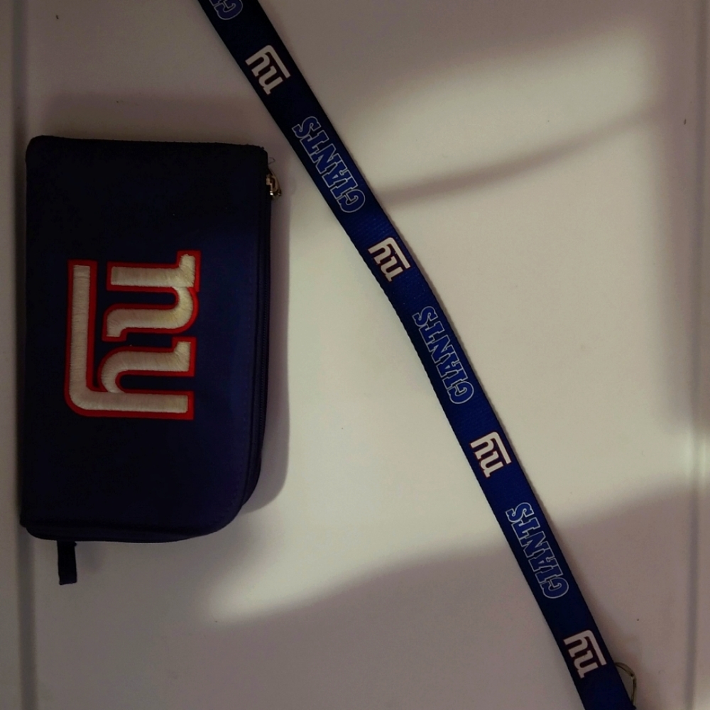 New Giants wallet with a lanyard.
